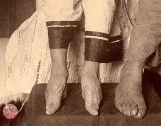 【30张老照片】:古代中国女人裹小脚到底为了啥?