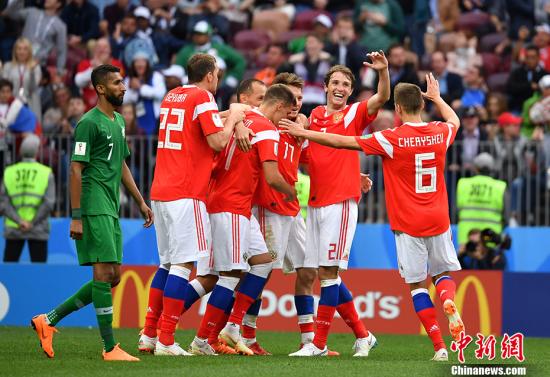 北京时间6月14日，俄罗斯世界杯揭幕战打响，东道主俄罗斯5-0大比分击败沙特阿拉伯，赢得开门红。