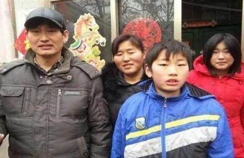 大衣哥妻子李玉华变化大,网友:简直是换了一个老婆