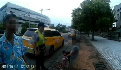 台湾男童赌气出走迷路谎称被弃 警察照料助回家