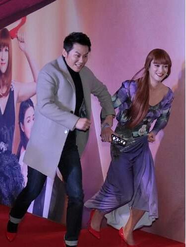 杜江曾穿高跟鞋男扮女装手挽李晨,霍思燕脱下