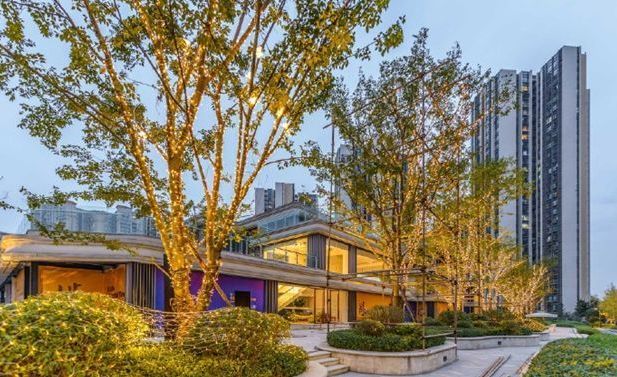 高新中和 一个商业还停留在海澜之家、娇兰佳