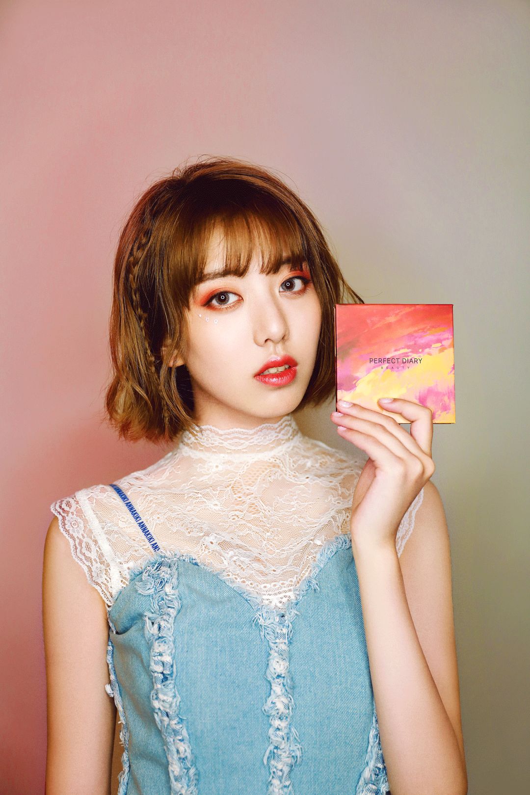 ⊙ 孟美岐、刘人语的眼妆可以单独出道了吧!简直美哭~