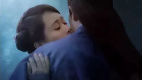 杨紫秦俊杰拍吻戏都借位?她是长得最像妈的星二代了!
