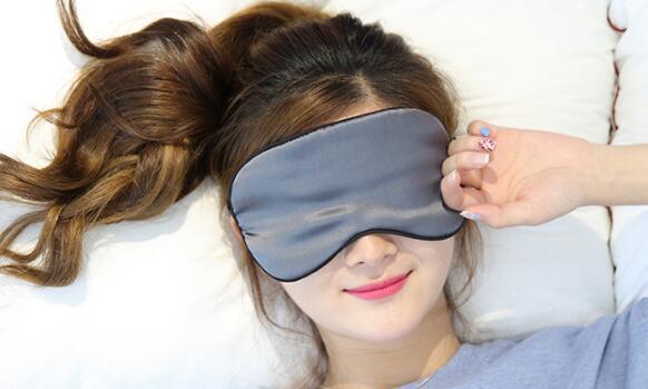 眼罩的作用危害,眼罩里蓝色水是什么,蒸汽眼罩