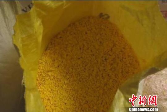 这些医疗废弃物被转卖至江苏宿迁等地加工成塑料颗粒。 警方资料图 摄 这些医疗废弃物被转卖至江苏宿迁等地加工成塑料颗粒。 警方资料图 摄