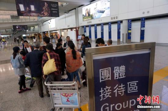 香港机场管理局：旅客保安费10月将上调至50港元