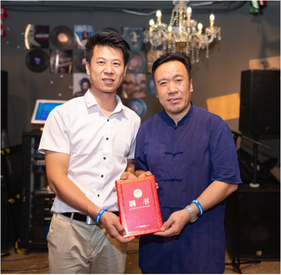 原南海某基地司令 李德敏 颁发聘书