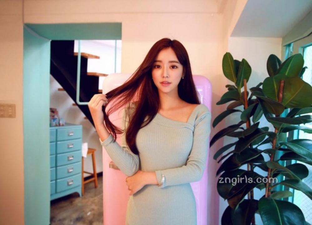 韩国美女金贞延长相甜美,性感私房照妩媚动人!