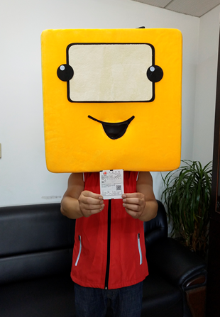 9 1拿下7299502元 彩友化身小黄人领奖