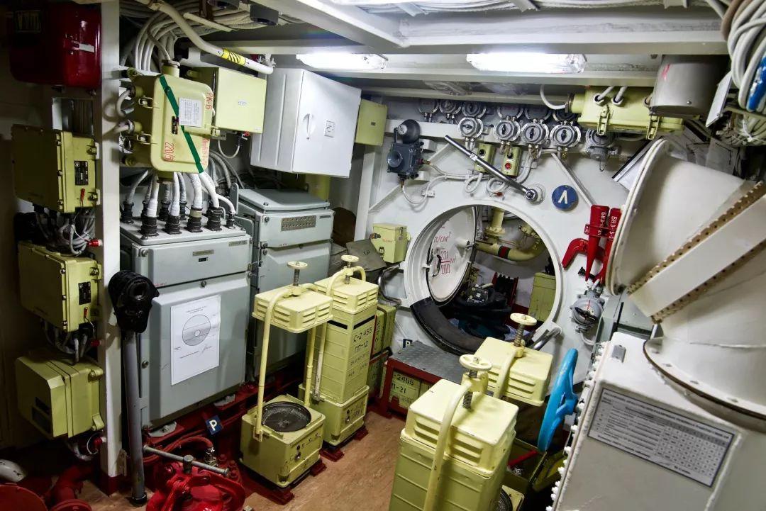 俄海军公布基洛级新型潜艇内部照片 自动化程度显著提升