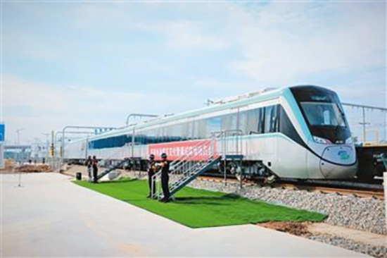 西安北至机场城际轨道首列车已交付，年底有望分段开通