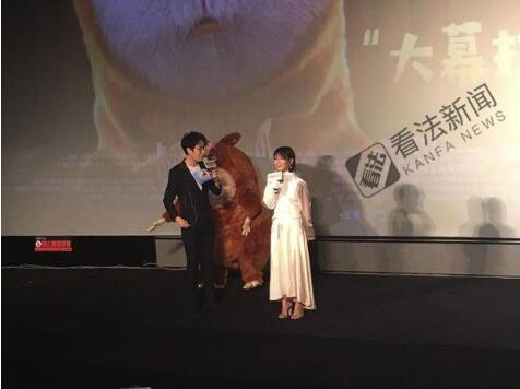 《神奇马戏团》在京首映 周笔畅演唱主题曲称“想变恐龙”