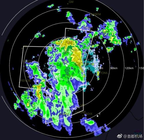 首都机场出现雷雨天气 全天取消航班142架次
