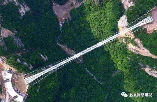 爆燃!【梧州】很快就有观光玻璃桥了，已开工建设，好期待啊!