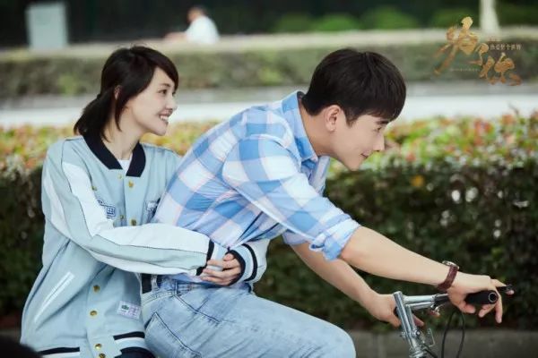 小姐姐的朋友圈刷了好久~这次郑爽在剧中从懵懂的大学生演到一位妈妈