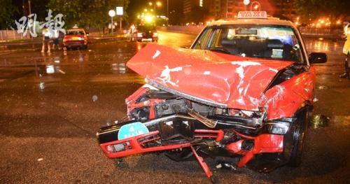 香港沙田发生两出租车相撞交通意外 导致4人受伤