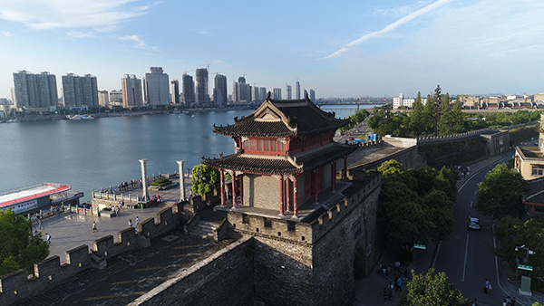 地名作为历史名片的经济收益：来自中国城市的证据