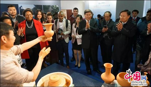 感知中国丝路瓷行 中国陶瓷文化展在南非开启