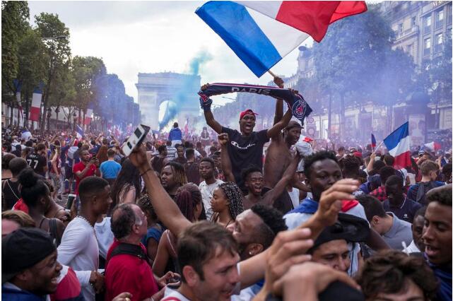 法国队夺冠后续：球迷被“放鸽子” 女性遭骚扰