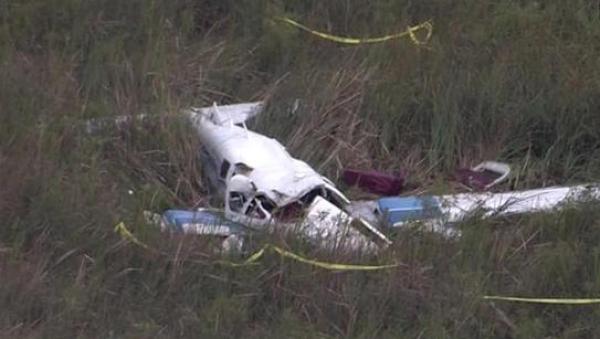 美国两架小型飞机疑在训练时空中相撞爆炸，至少3人死亡
