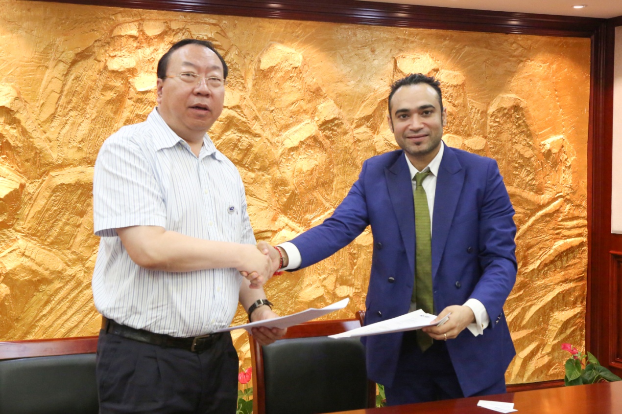 宝塔集团与新加坡化学油船管理公司签署战略合