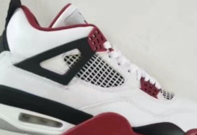 实物图首次曝光!元年配色白红 Air Jordan 4 明