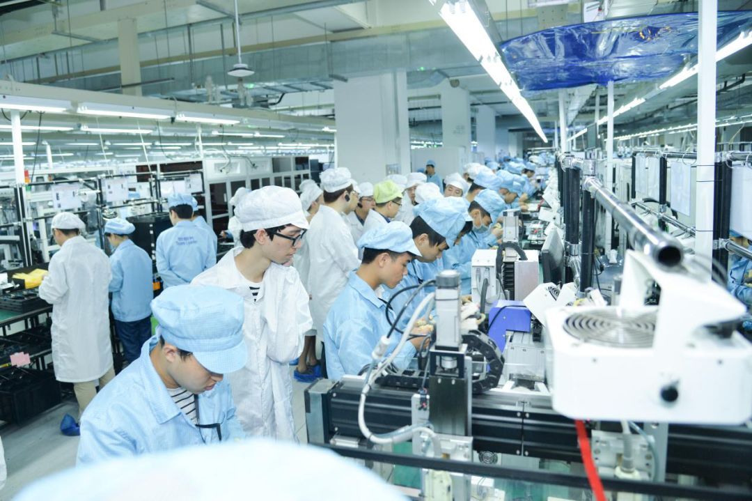 我们前往OPPO Find X工厂，揭秘了这款“未来旗舰”是如何炼成的