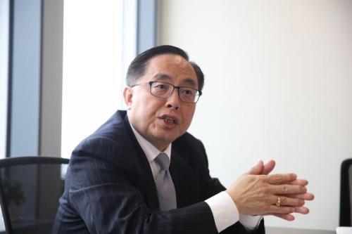 杨伟雄表示,香港特区政府今年开展六个人工智能项目,涉及网络安全、监察违泊、货物清关等。(图片来源:大公报 记者 蔡文豪 摄) 杨伟雄表示,香港特区政府今年开展六个人工智能项目,涉及网络安全、监察违泊、货物清关等。(图片来源:大公报 记者 蔡文豪 摄)