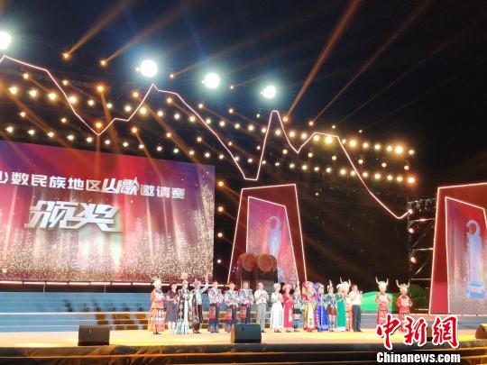 2018湖南六月六山歌节开幕 数万苗乡人民喜庆民族佳节