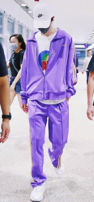 黄子韬、易烊千玺之间的距离,也许就差一套运动服