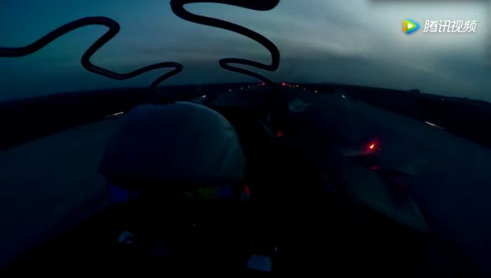 歼-20夜航！18秒视频记录惊人场面
