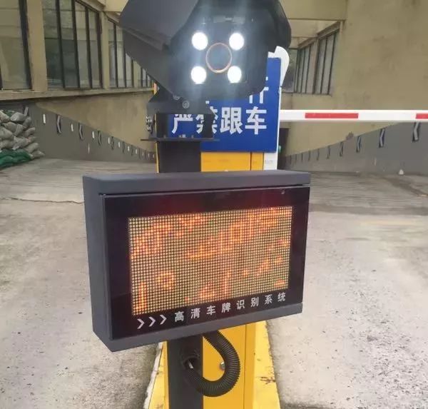 哈市付先生所在松北保利公园九号小区车库不供