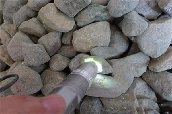 翡翠公斤料,普通人的发财梦!