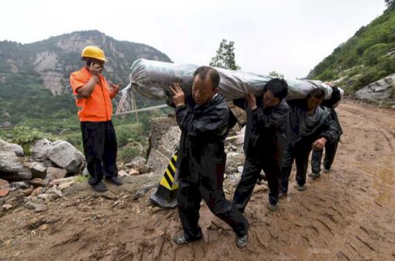 北京雨后抢险 已打通密云五个村的“生命线”