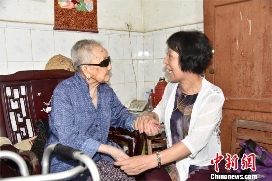 在肇庆鼎湖颐养天年的老人 李绍坚 摄