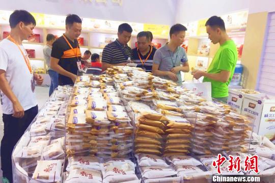 第二届海峡两岸食品交易会在福建晋江开幕