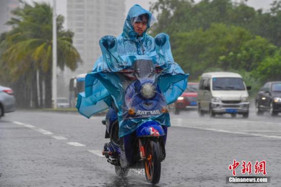 资料图：暴雨天气。中新社记者 骆云飞 摄