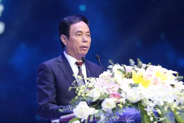 这家服装巨头战略重塑，强势创新引发国产服装行业转型新风