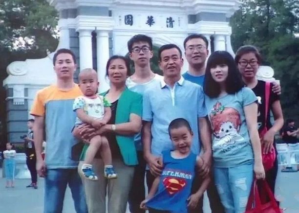5个孩子4个考入清华北大 政府给父母发了30万