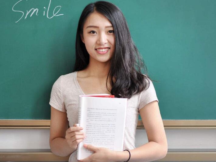 穷生肖和富二代恋爱,反对女孩不顾v生肖,两年后买美女父母图片