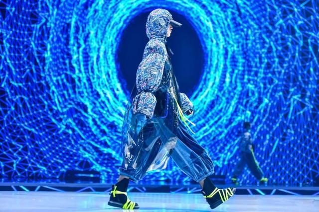 这家服装巨头战略重塑，强势创新引发国产服装行业转型新风