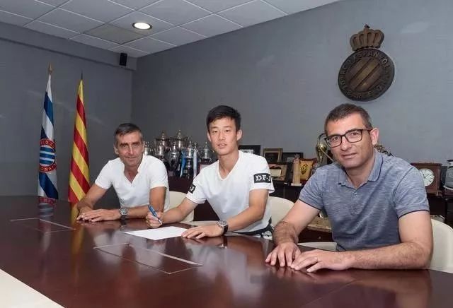 官宣!前恒大00后队长签约西甲劲旅,预备队小将