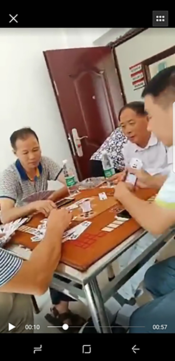 湖南祁东一扶贫干部工作日在村委会赌博，当地纪委调查