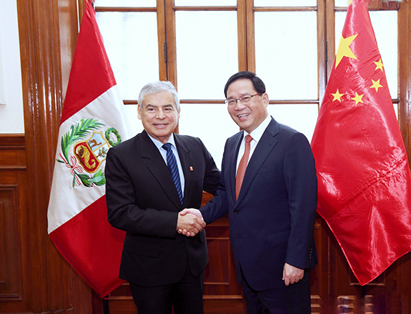 秘鲁总理比利亚努埃瓦会见上海市委书记李强