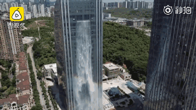 贵阳高楼喷出百米瀑布 一小时电费至少800元