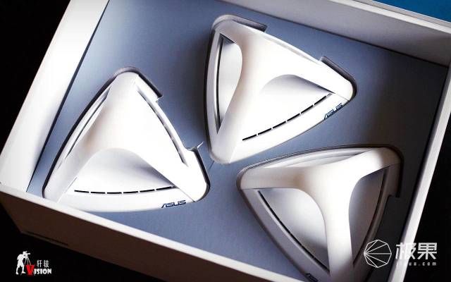 别墅网络无死角,全靠三个“电熨斗”,华硕LyraTrio分布式路由系统体验 别墅网络无死角,全靠三个“电熨斗”,华硕LyraTrio分布式路由系统体验