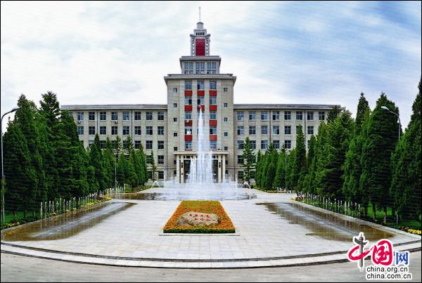 暑期观看东北大学红色经典 感受学生科研竞赛