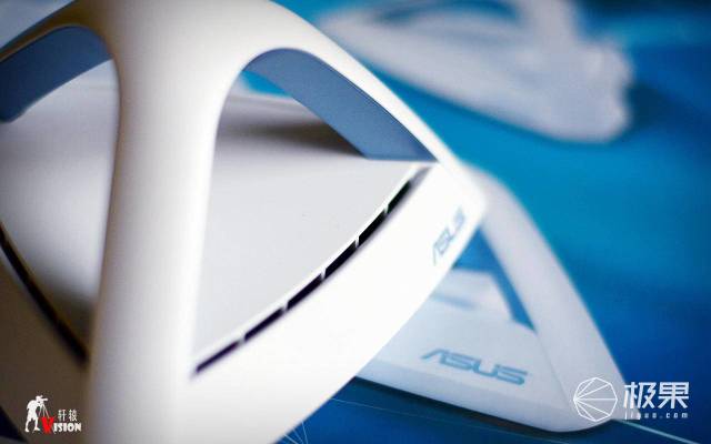 别墅网络无死角,全靠三个“电熨斗”,华硕LyraTrio分布式路由系统体验 别墅网络无死角,全靠三个“电熨斗”,华硕LyraTrio分布式路由系统体验