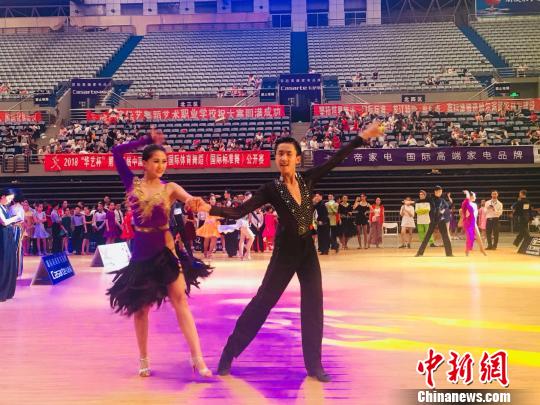 “华艺杯”国际体育舞蹈公开赛闭幕 7000余名选手同台竞技